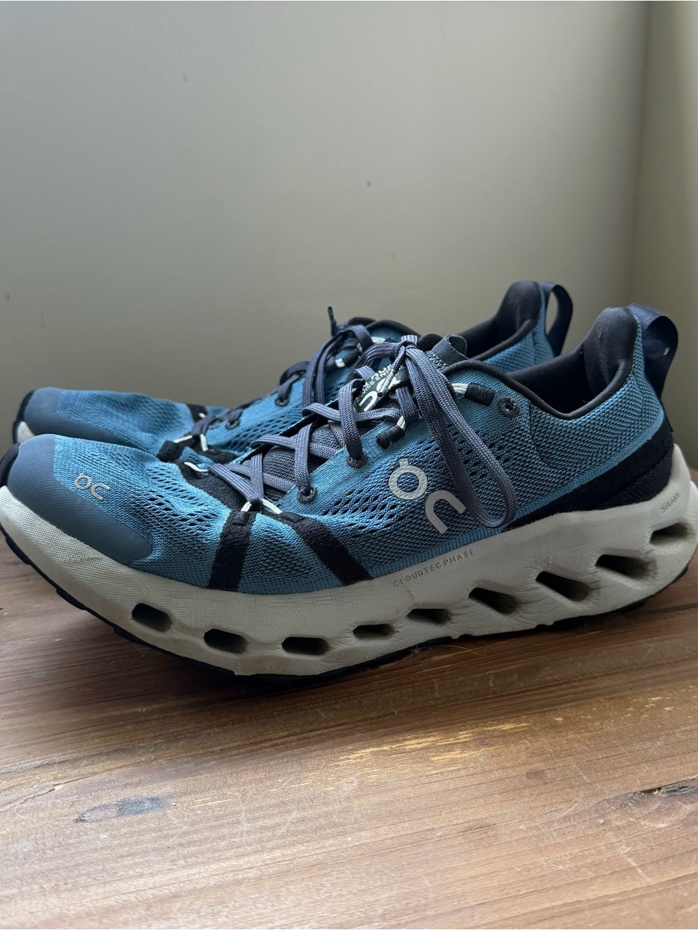 On Cloudsurfer Trail Men's Trail Running Shoes
Size 11 Niagara Glacier Blue